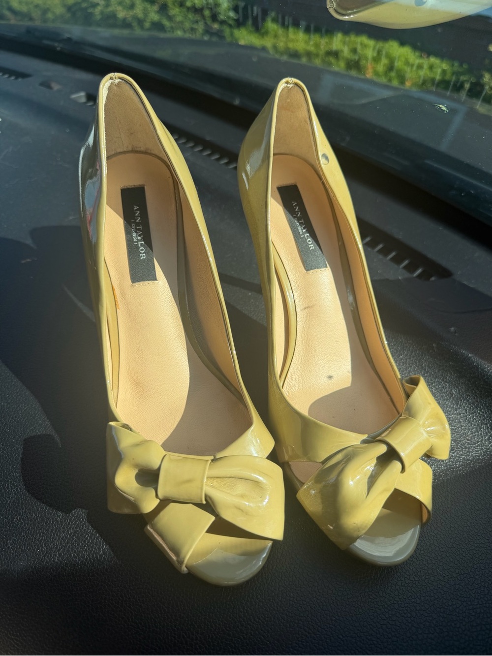 Vintage Y2K Ann Taylor Patent Leather Bow Heels | Size 7